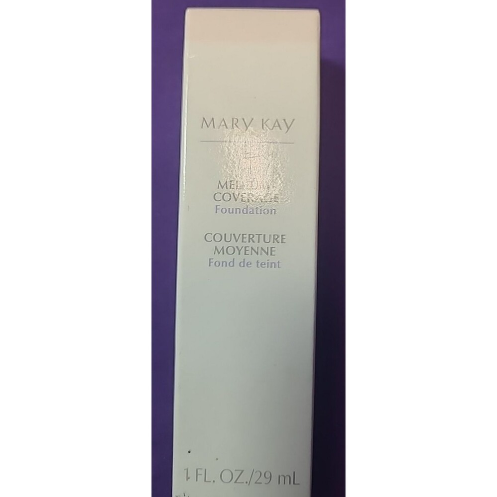New In Box Mary Kay Medium Coverage Foundation Ivory 202 Normal/Oily -Gray Cap